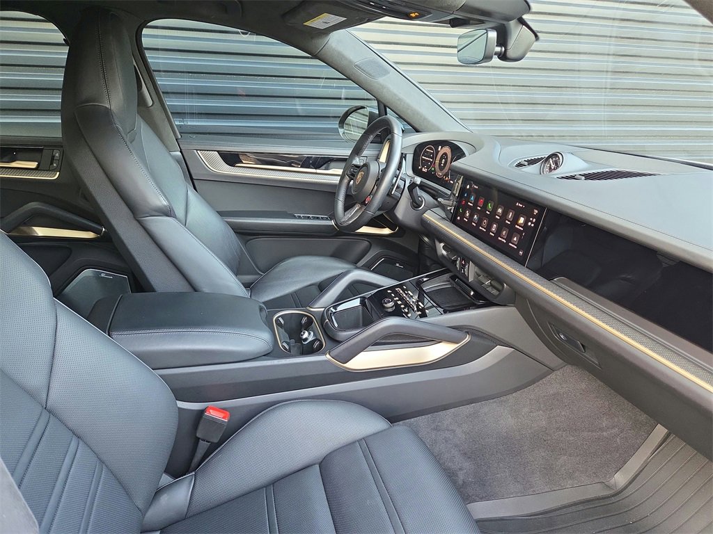 Used 2024 Porsche Cayenne Turbo GT image 17