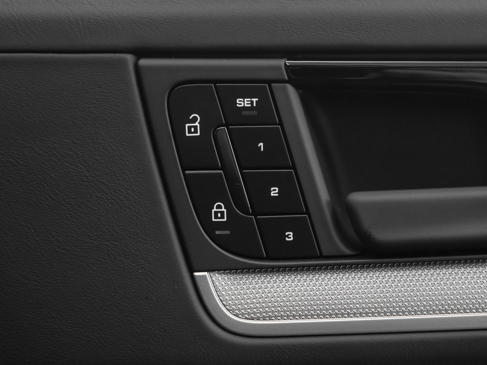 Certified 2025 Porsche Cayenne Coupe image 18