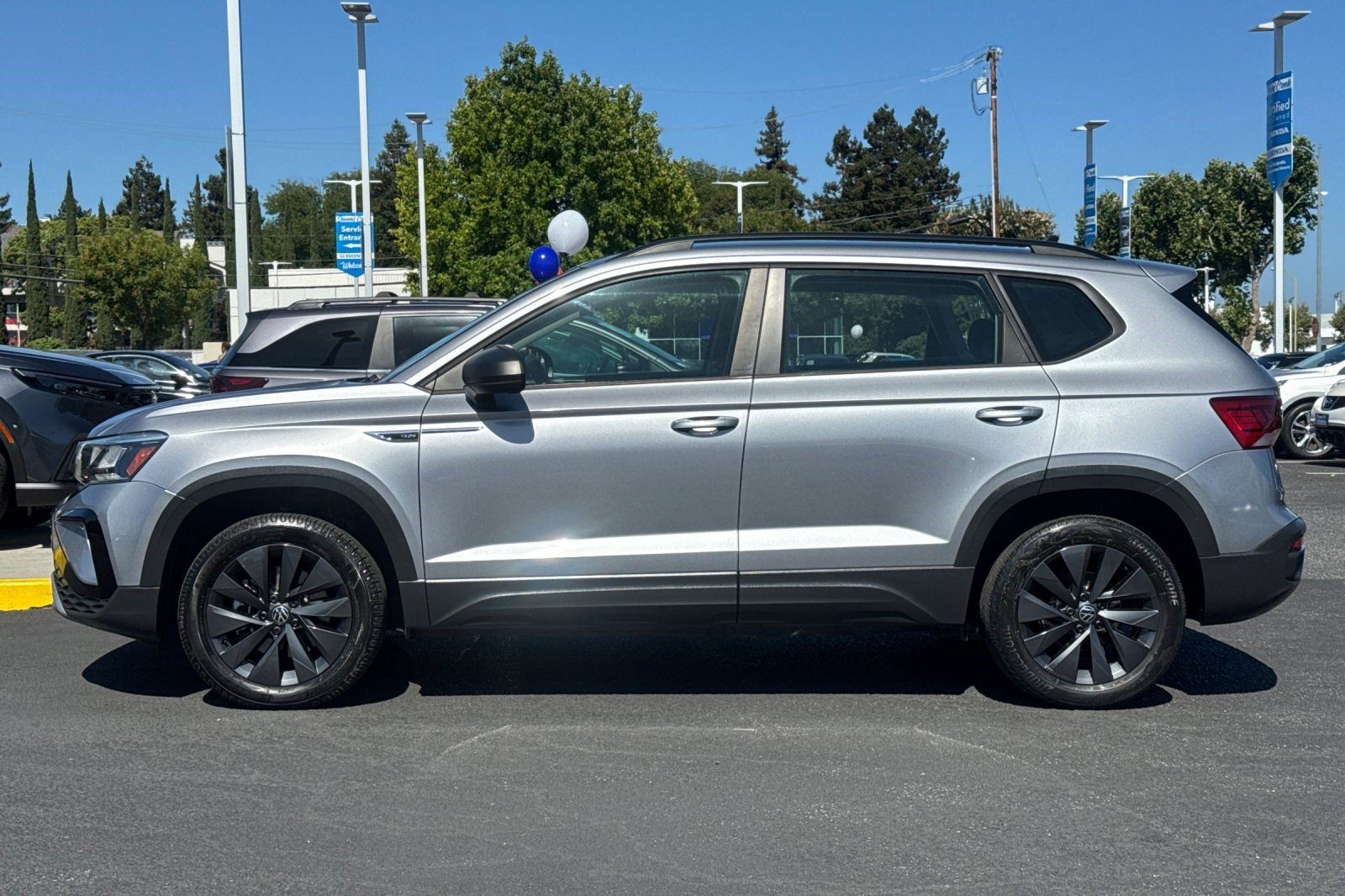 Used 2022 Volkswagen Taos S FWD image 2