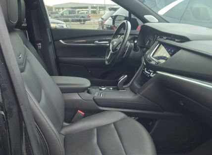 Certified 2024 Cadillac XT5 Sportv w/ Technology Package image 2