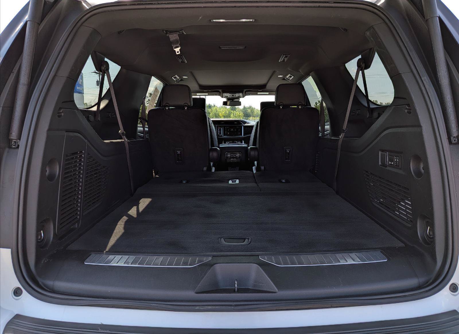 Used 2024 GMC Yukon XL Denali AWD/4WD image 10