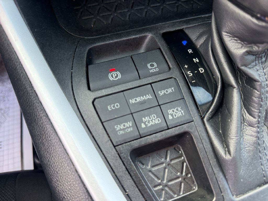 Used 2021 Toyota RAV4 XLE w/ Convenience Package AWD/4WD image 25