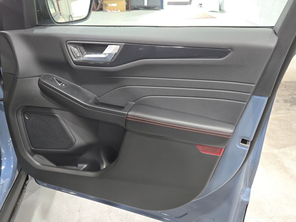 New 2025 Ford Escape ST-Line w/ Tech Pack #1 image 8