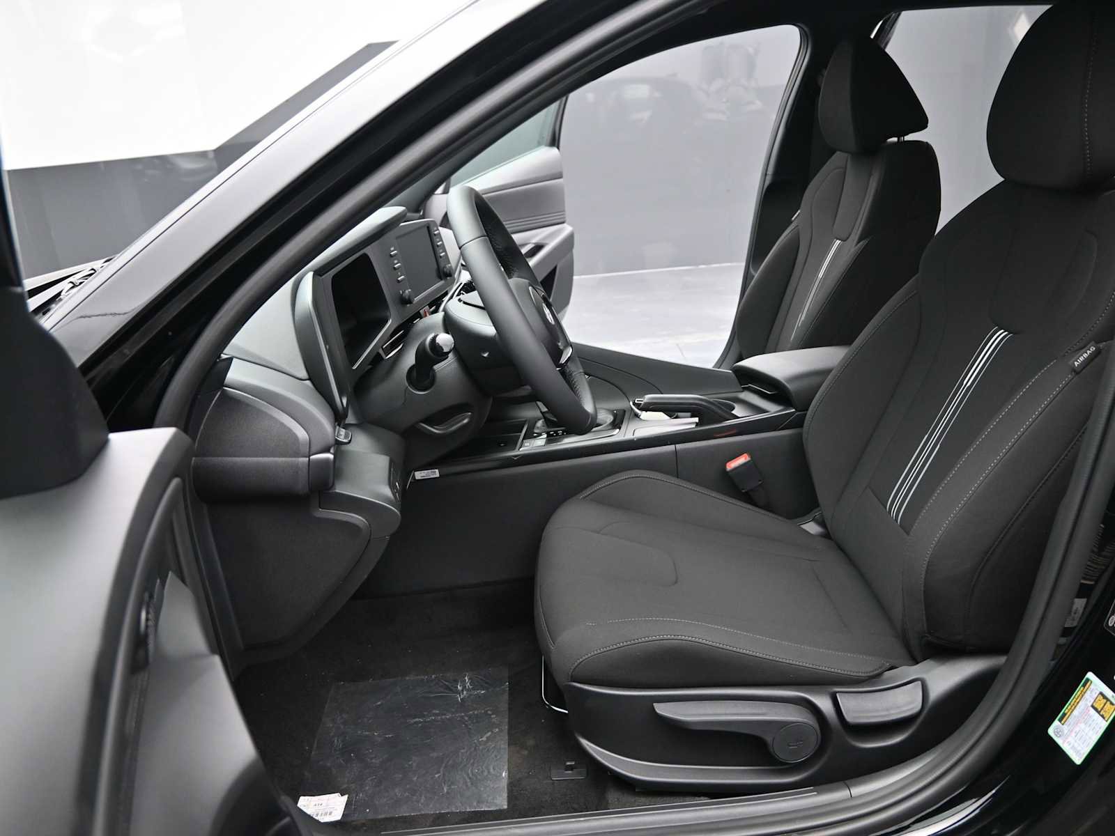 Certified 2025 Hyundai Elantra Sport w/ Cargo Package image 15