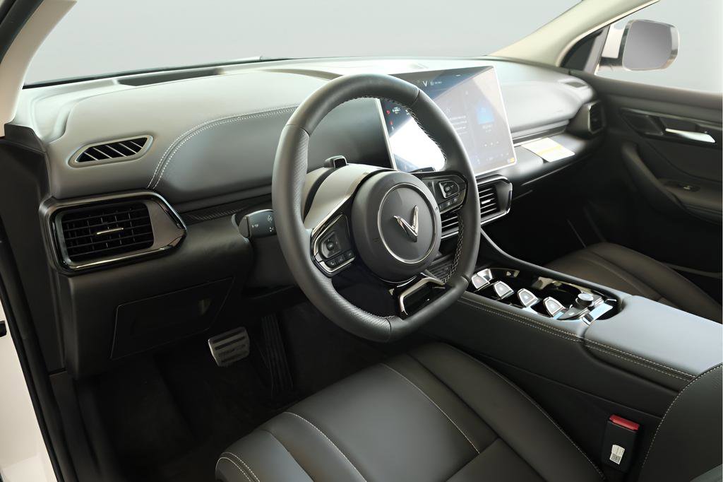 New 2025 VinFast VF 8 Eco image 9