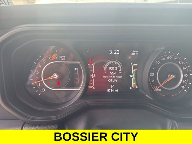 Used 2024 Jeep Wrangler Unlimited Sahara w/ Safety Group AWD/4WD image 14