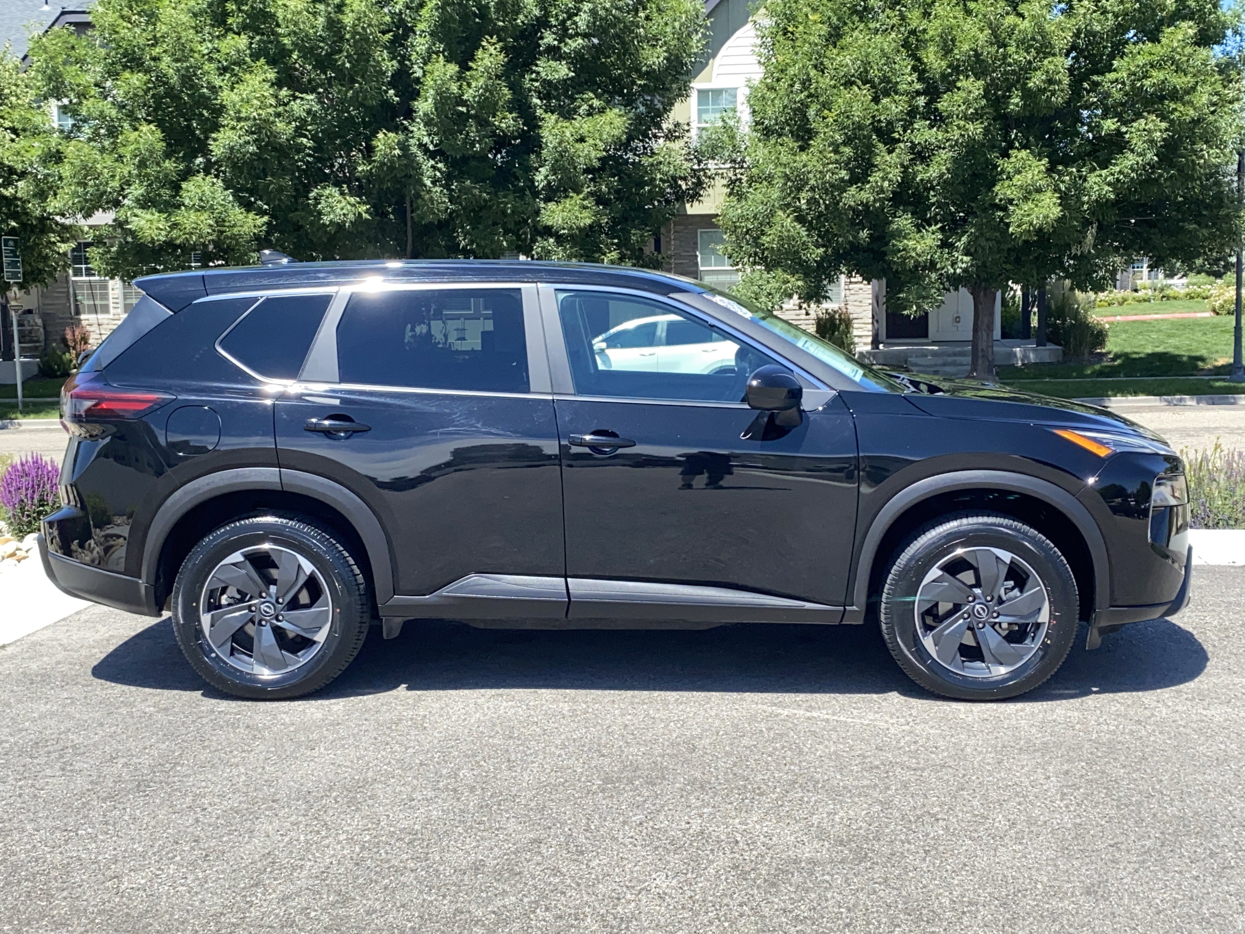 Used 2024 Nissan Rogue SV AWD/4WD image 7
