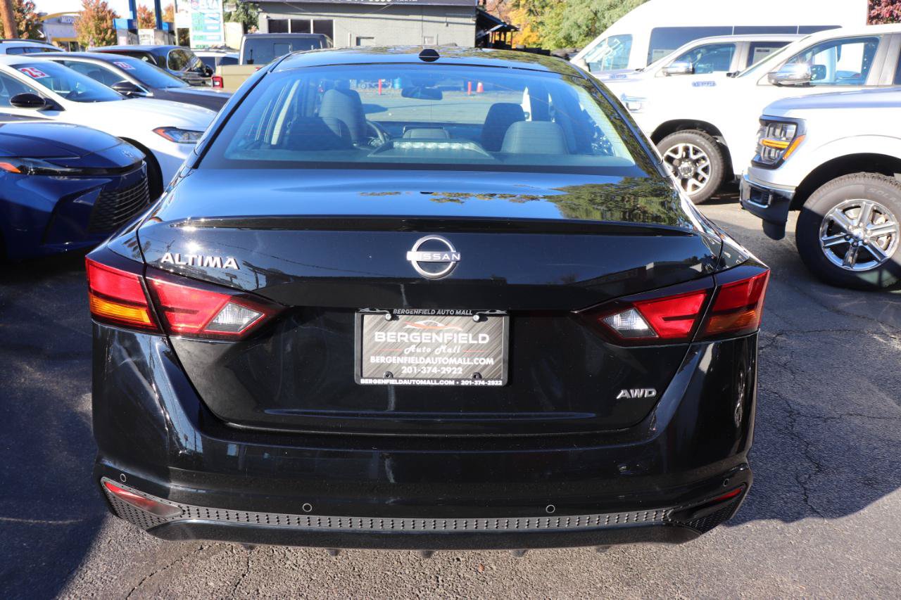 Used 2025 Nissan Altima 2.5 SV AWD/4WD image 4