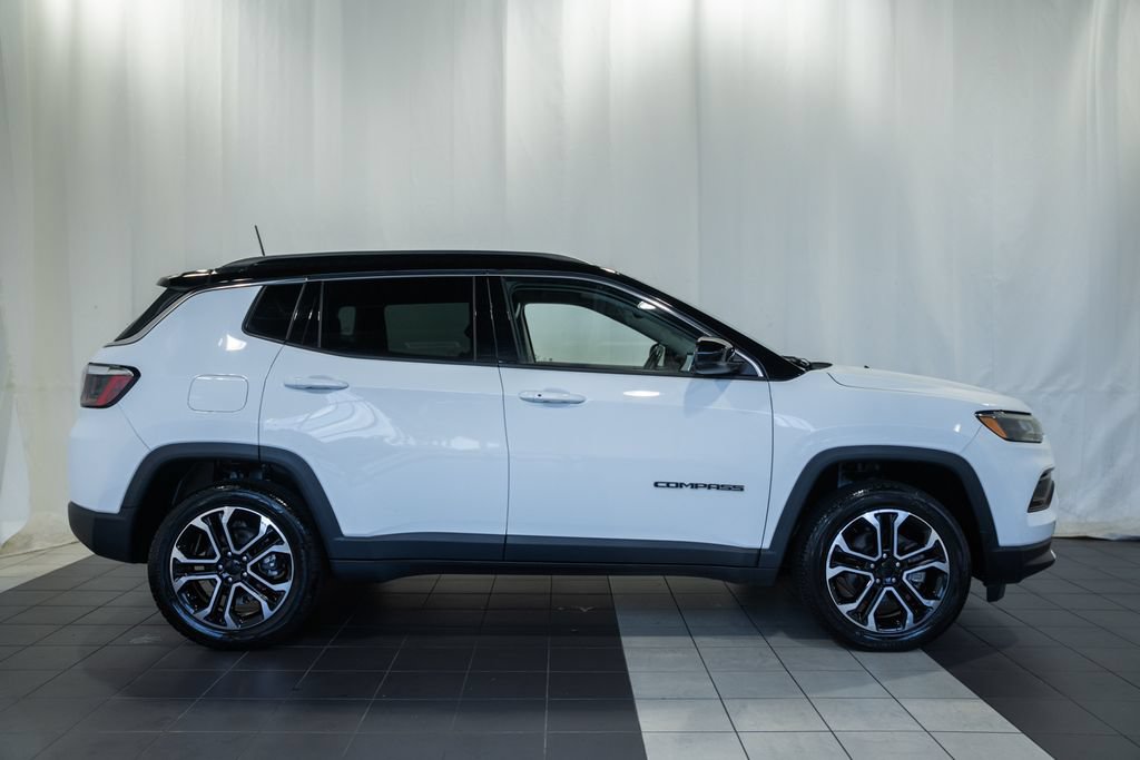 Certified 2022 Jeep Compass Limited AWD/4WD image 3