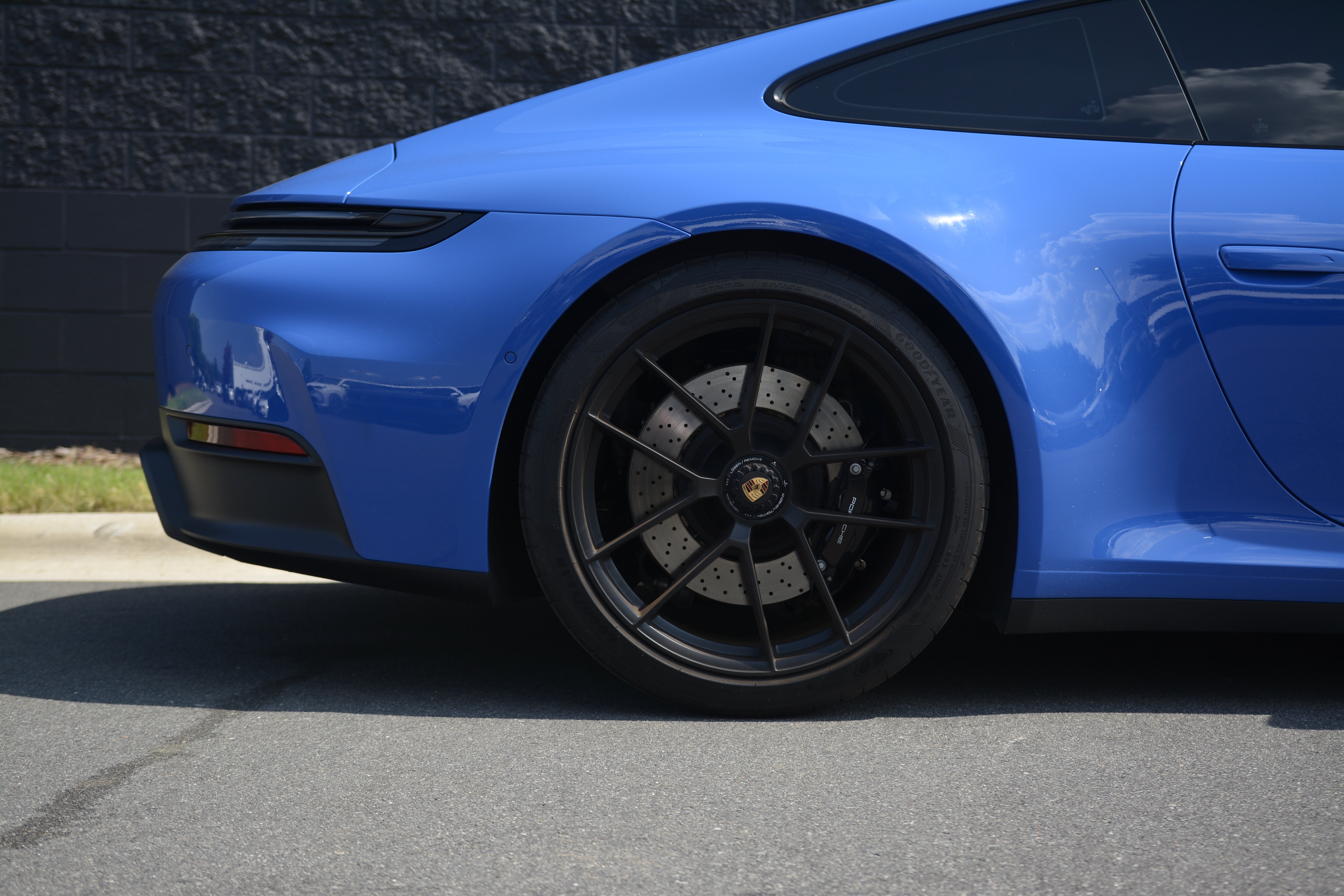 Certified 2025 Porsche 911 Carrera GTS RWD image 39