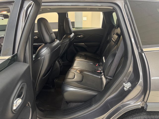 Used 2019 Jeep Cherokee Latitude Plus image 19