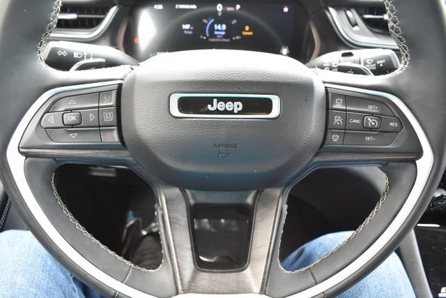 Used 2023 Jeep Grand Cherokee Limited AWD/4WD image 5