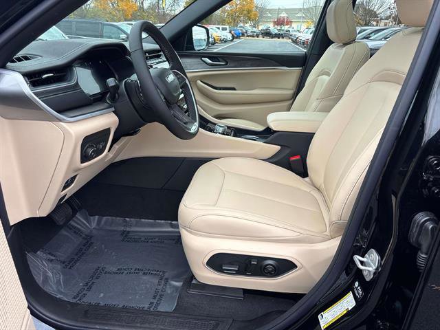 New 2025 Jeep Grand Cherokee L Limited image 11
