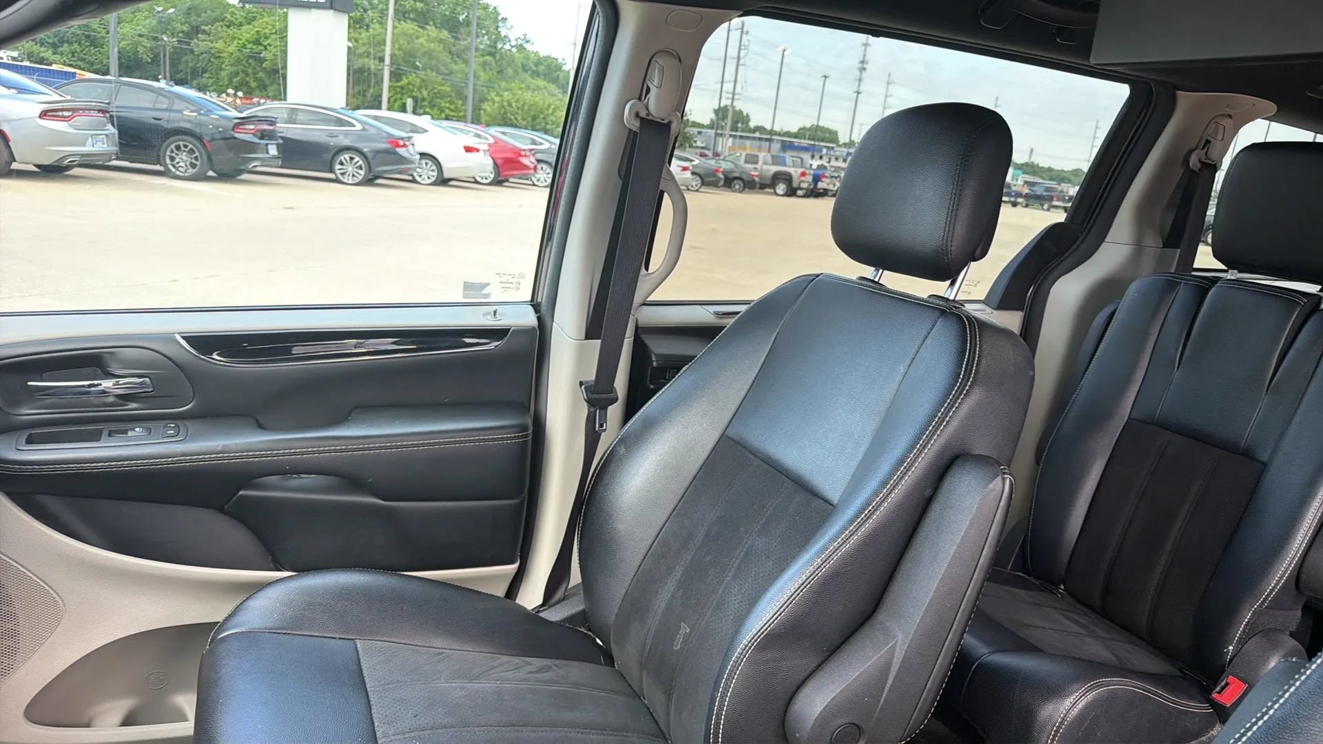 Used 2019 Dodge Grand Caravan SXT w/ Driver Convenience Group FWD image 61