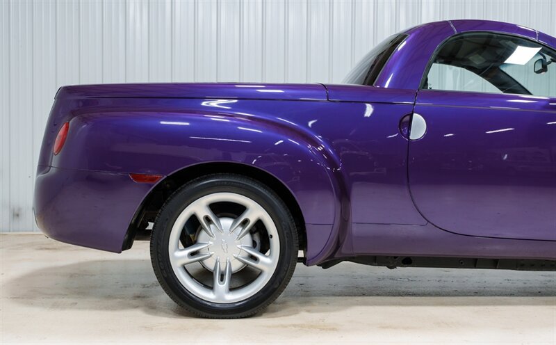 Used 2004 Chevrolet SSR w/ Preferred Equipment Group RWD image 23