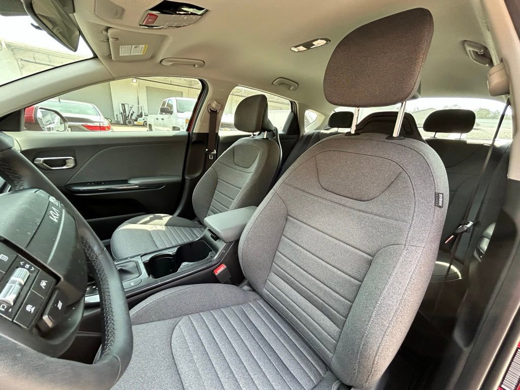 Used 2025 Kia K4 EX image 9