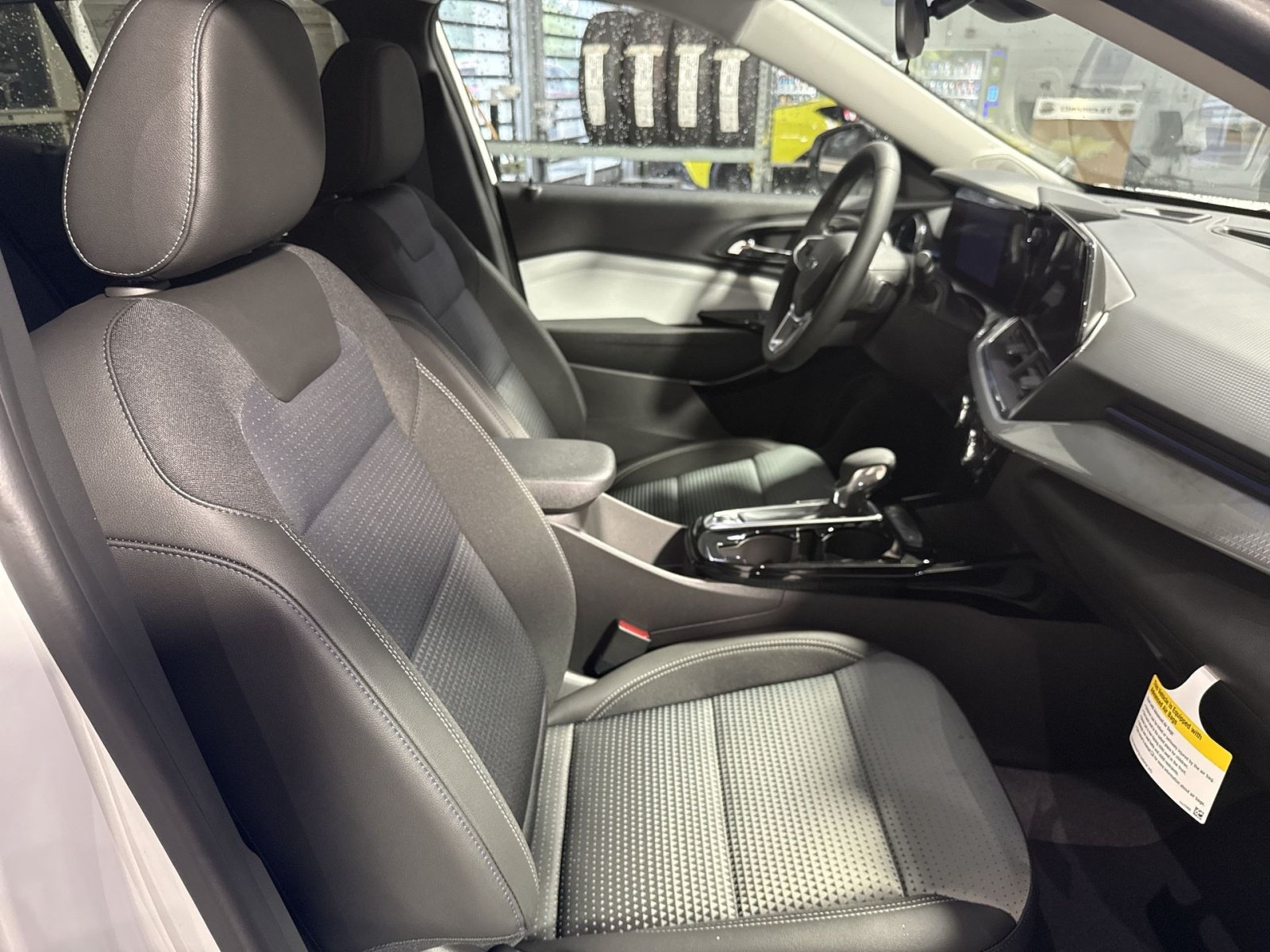 New 2026 Chevrolet Trax LT w/ Midnight Edition FWD image 27
