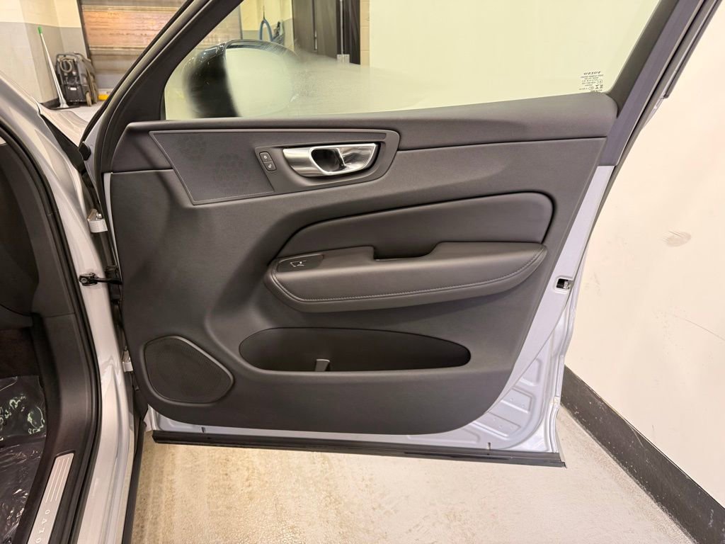 Used 2023 Volvo XC60 B5 Plus w/ Climate Package image 27