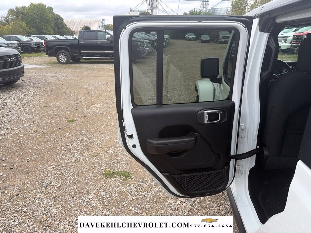 Used 2021 Jeep Gladiator Sport AWD/4WD image 17
