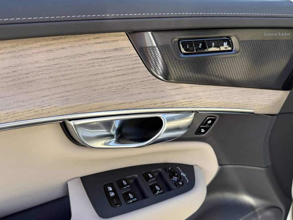 New 2026 Volvo XC90 B6 Ultra w/ Lounge Package image 17