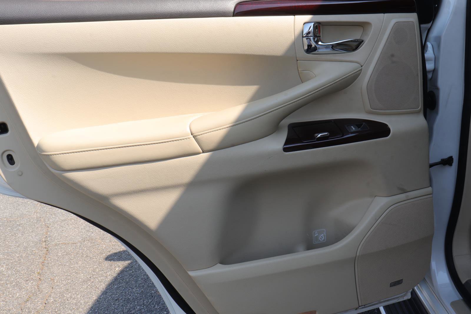 Used 2013 Lexus LX 570 4WD w/ Luxury Pkg image 12