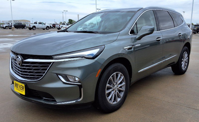 Used 2023 Buick Enclave Essence AWD/4WD image 4