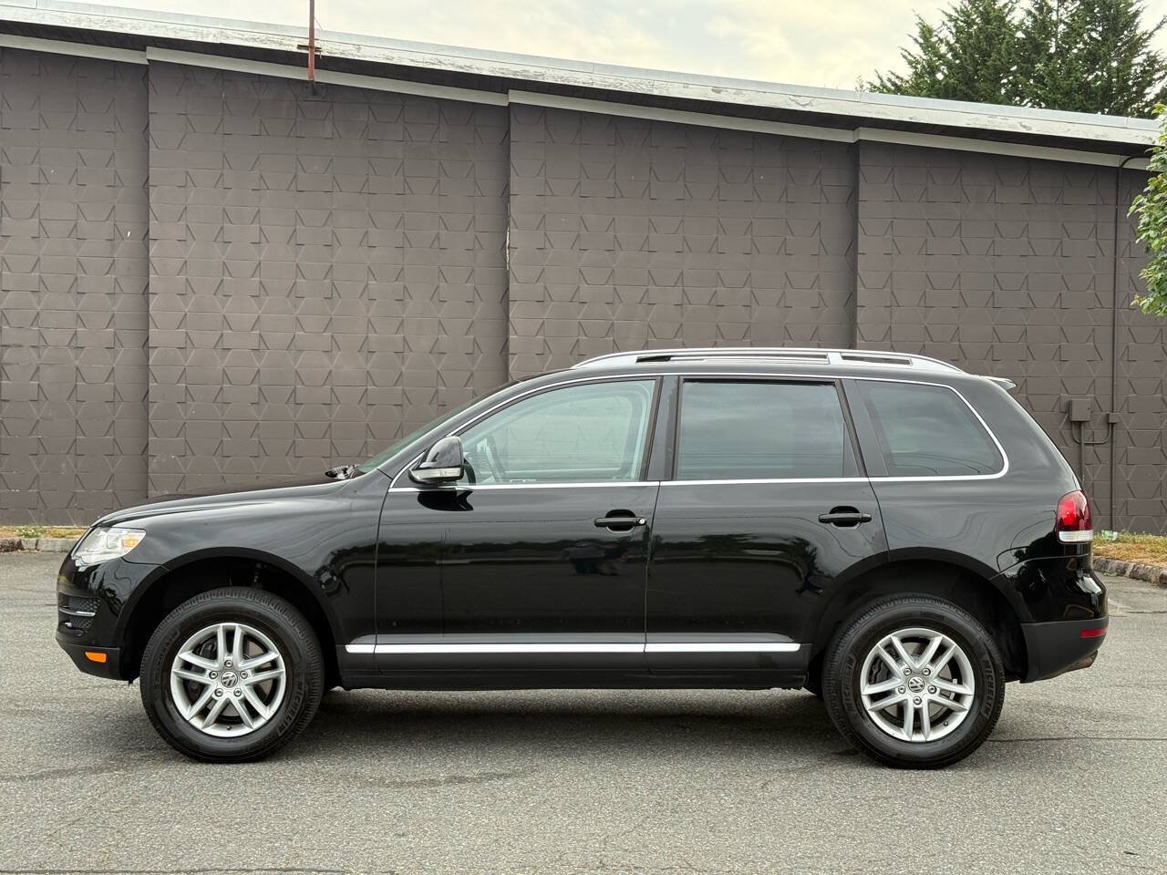Used 2008 Volkswagen Touareg V6 AWD/4WD image 4