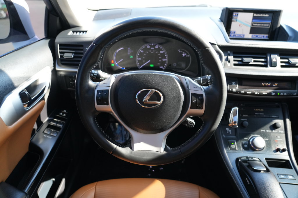 Used 2013 Lexus CT 200h w/ Premium Pkg w/Navigation FWD image 15
