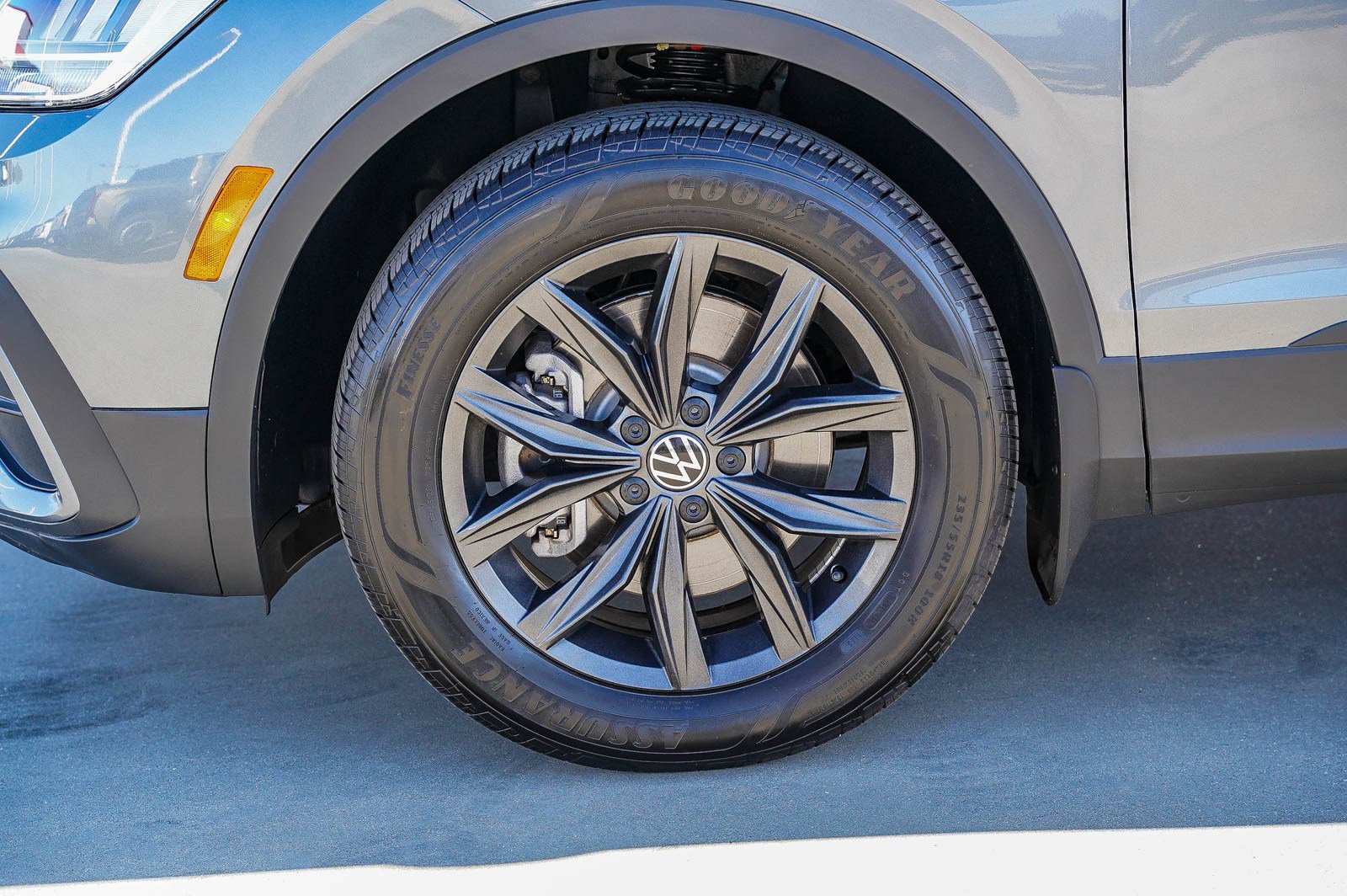 Used 2024 Volkswagen Tiguan SE image 5