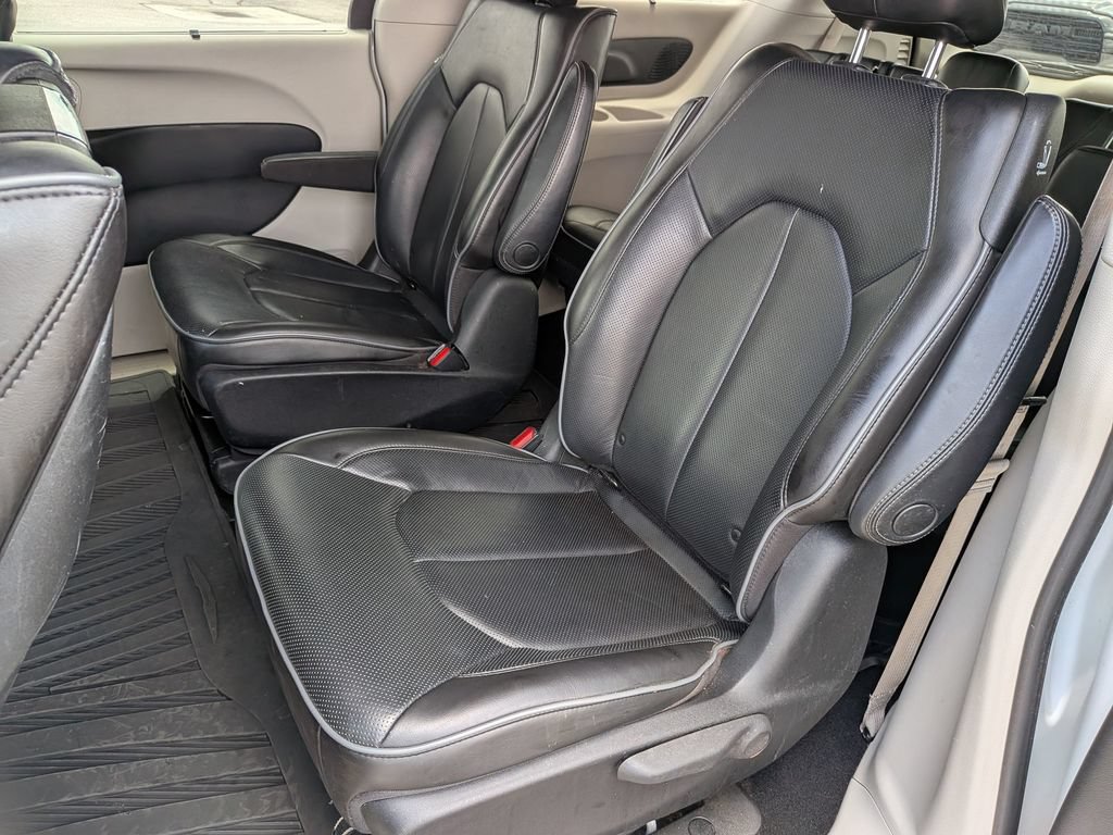 Used 2020 Chrysler Pacifica Limited w/ Advanced Safetytec Group FWD image 31