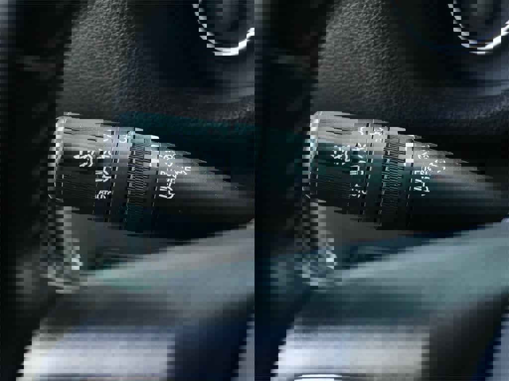 Used 2018 Jeep Wrangler Unlimited Sahara w/ Connectivity Group image 18