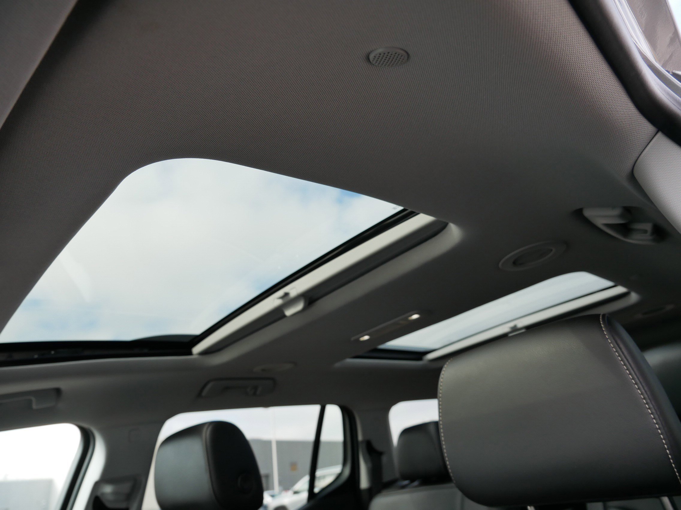 Used 2023 GMC Acadia SLT w/ Preferred Package image 30