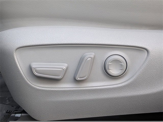 Used 2020 Toyota Highlander XLE image 24