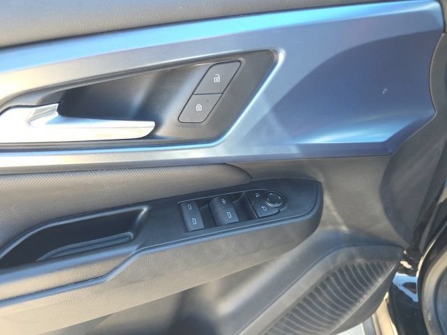 Used 2024 Chevrolet Equinox EV LT FWD image 16