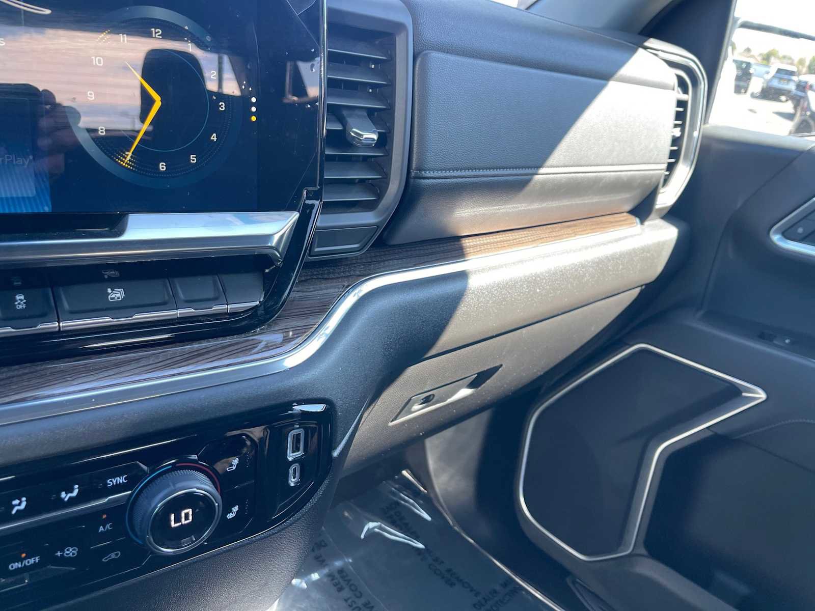 Used 2025 Chevrolet Silverado 1500 LT image 33