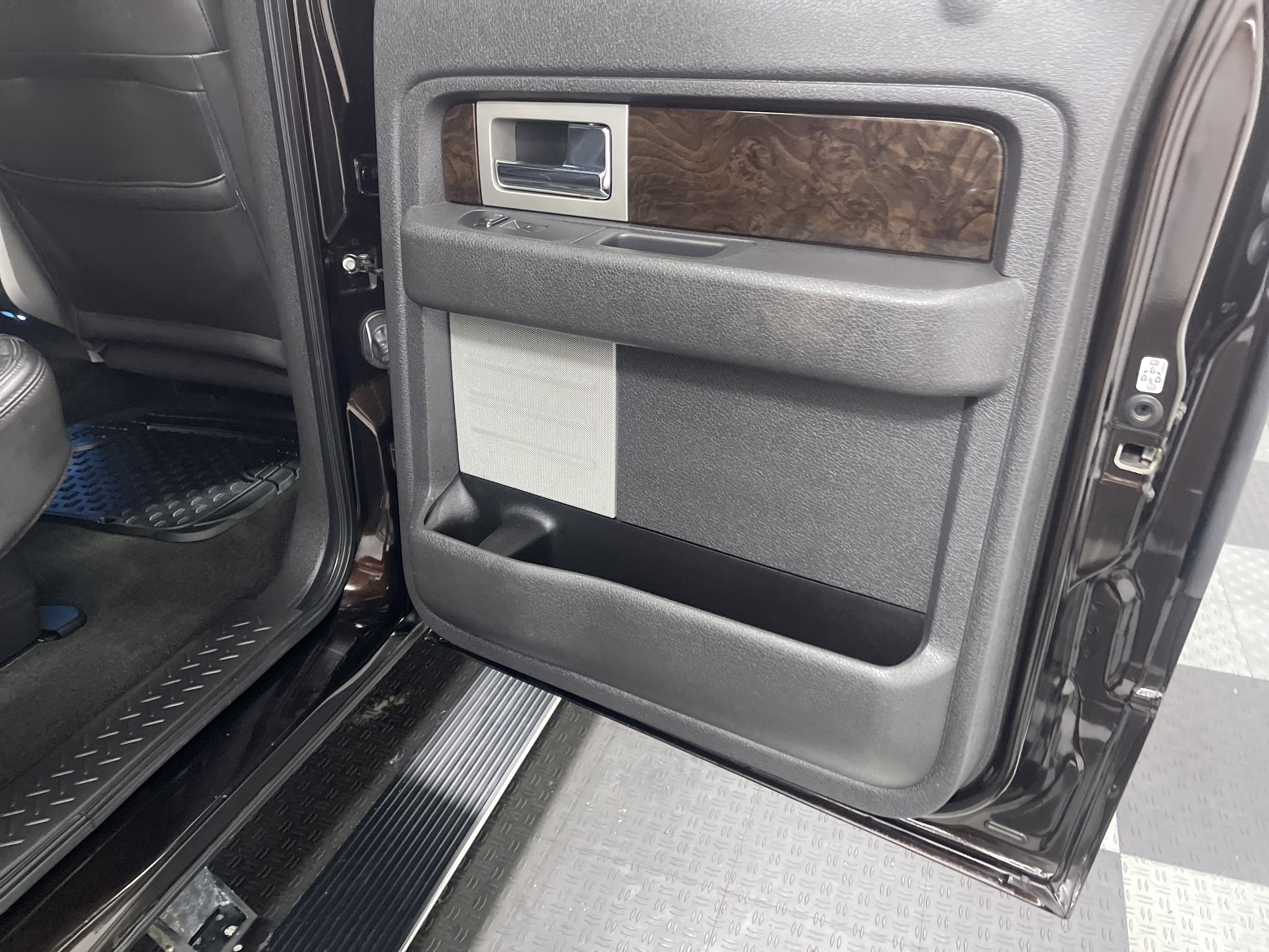 Used 2013 Ford F150 Platinum w/ Max Trailer Tow Pkg image 18