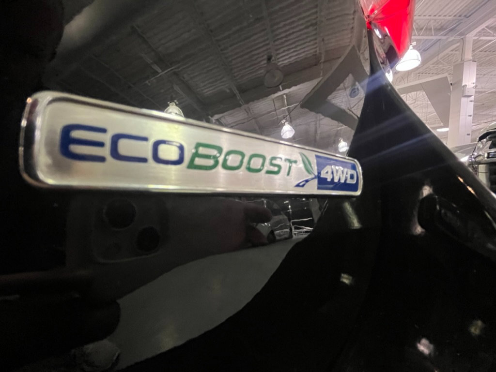 Used 2020 Ford Explorer XLT w/ Equipment Group 202A image 8