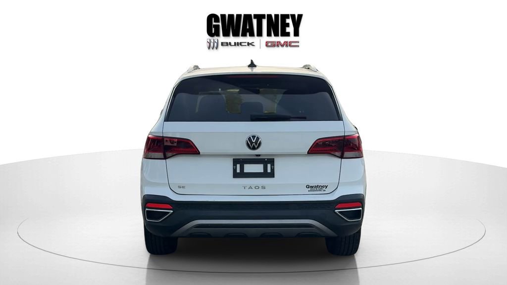 Used 2022 Volkswagen Taos SE FWD image 4