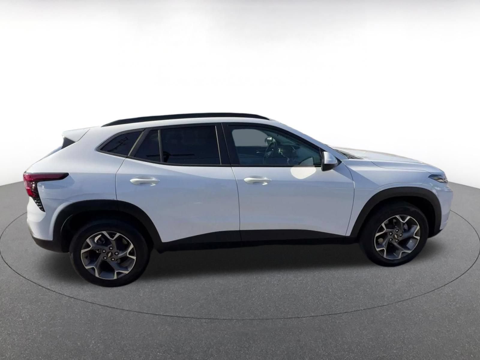 Used 2025 Chevrolet Trax LT FWD image 15