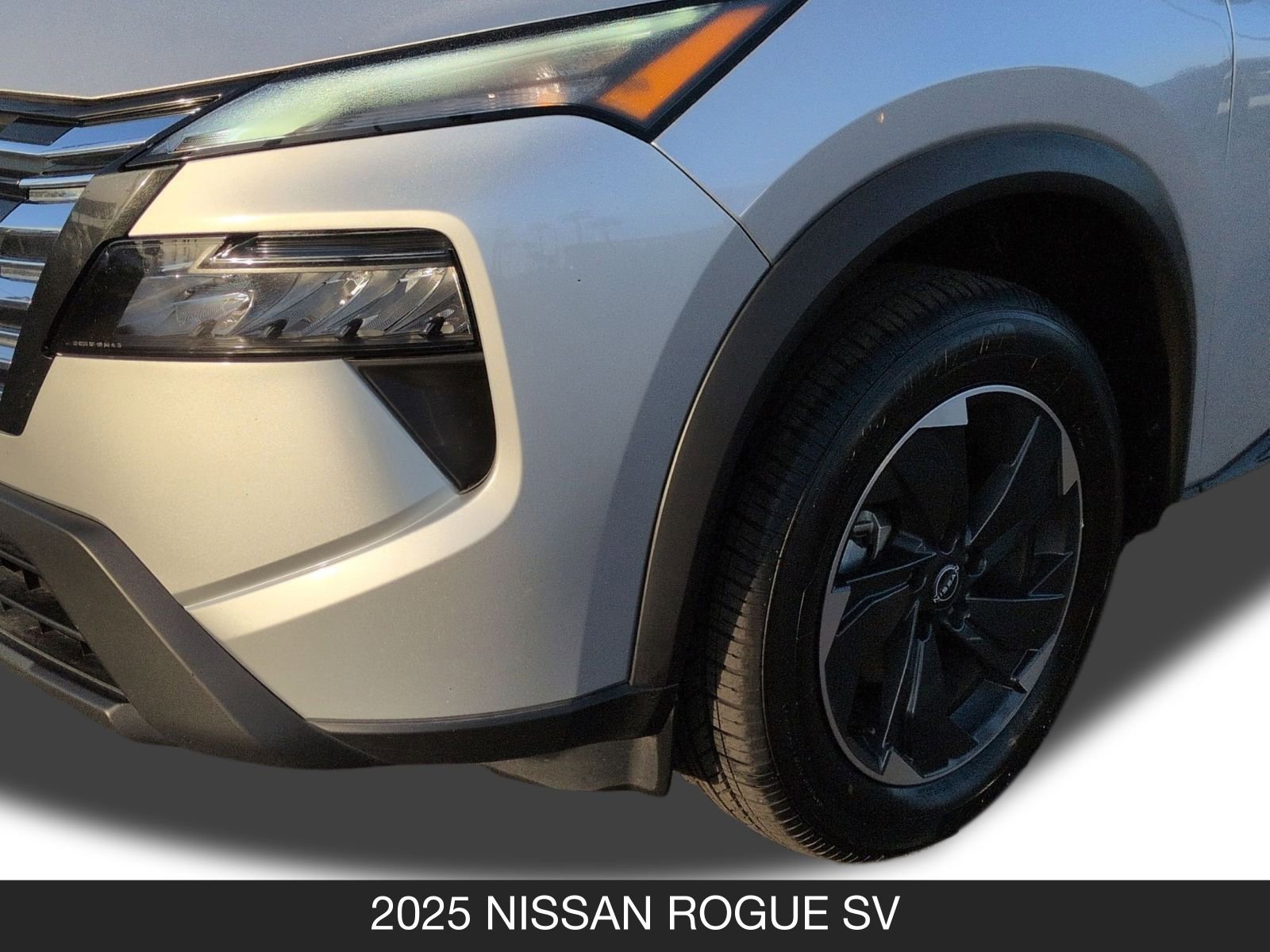 Used 2025 Nissan Rogue SV FWD image 10