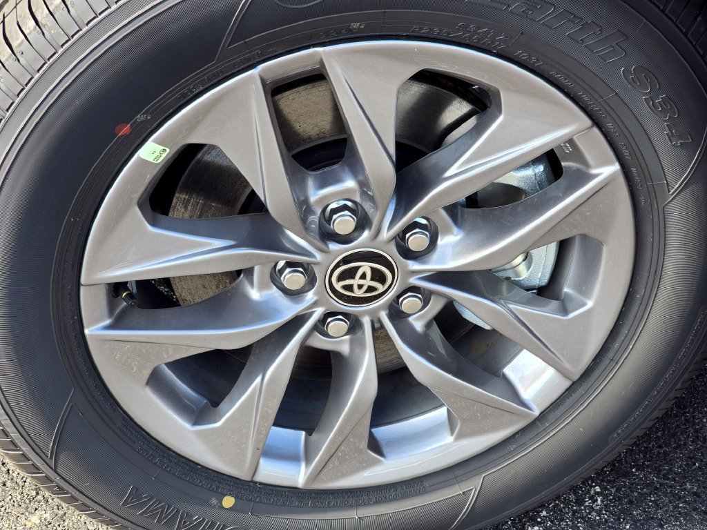 New 2026 Toyota Sienna XLE AWD/4WD image 12