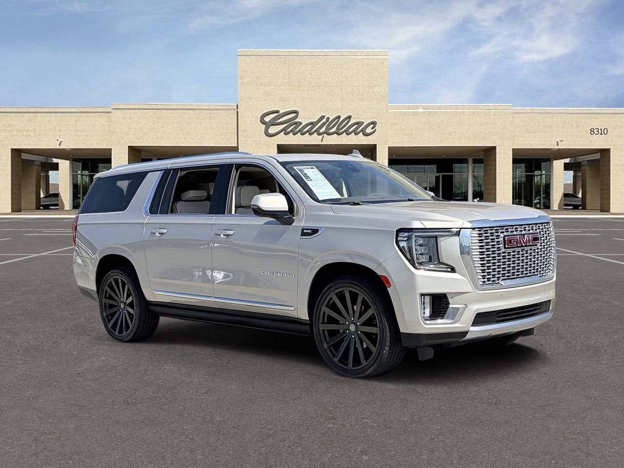 Used 2022 GMC Yukon XL Denali AWD/4WD image 3