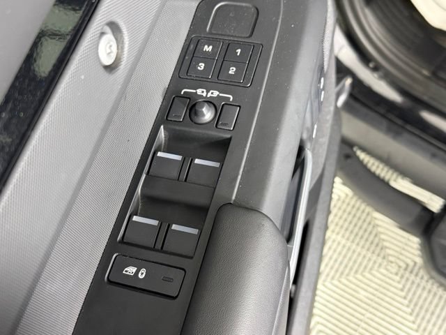 Used 2025 Land Rover Defender 130 Outbound AWD/4WD image 31