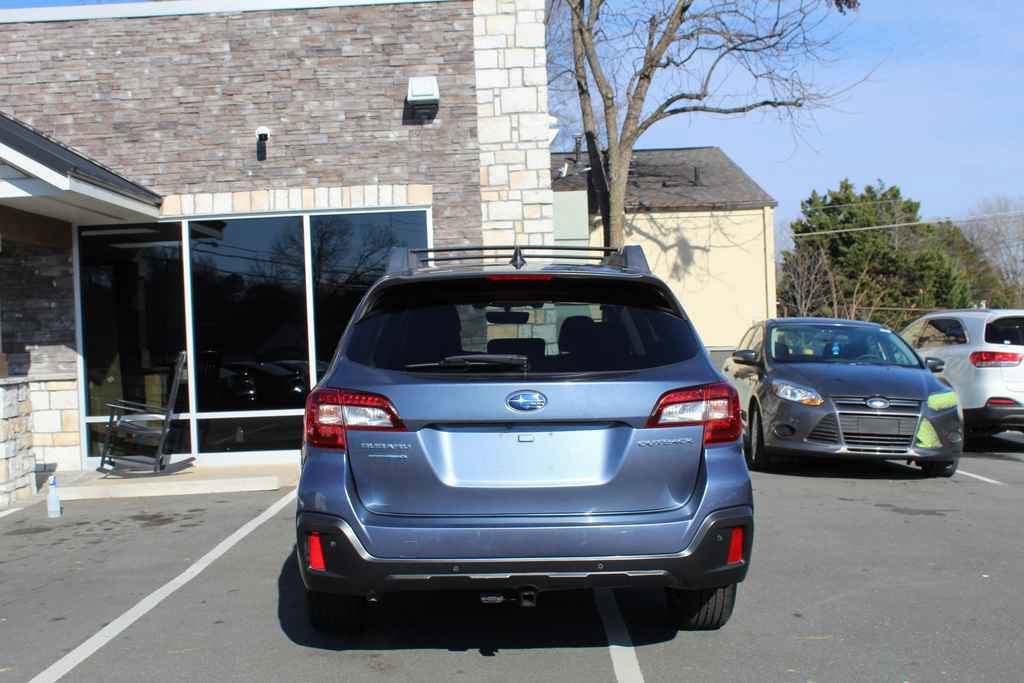 Used 2018 Subaru Outback 2.5i Limited image 6