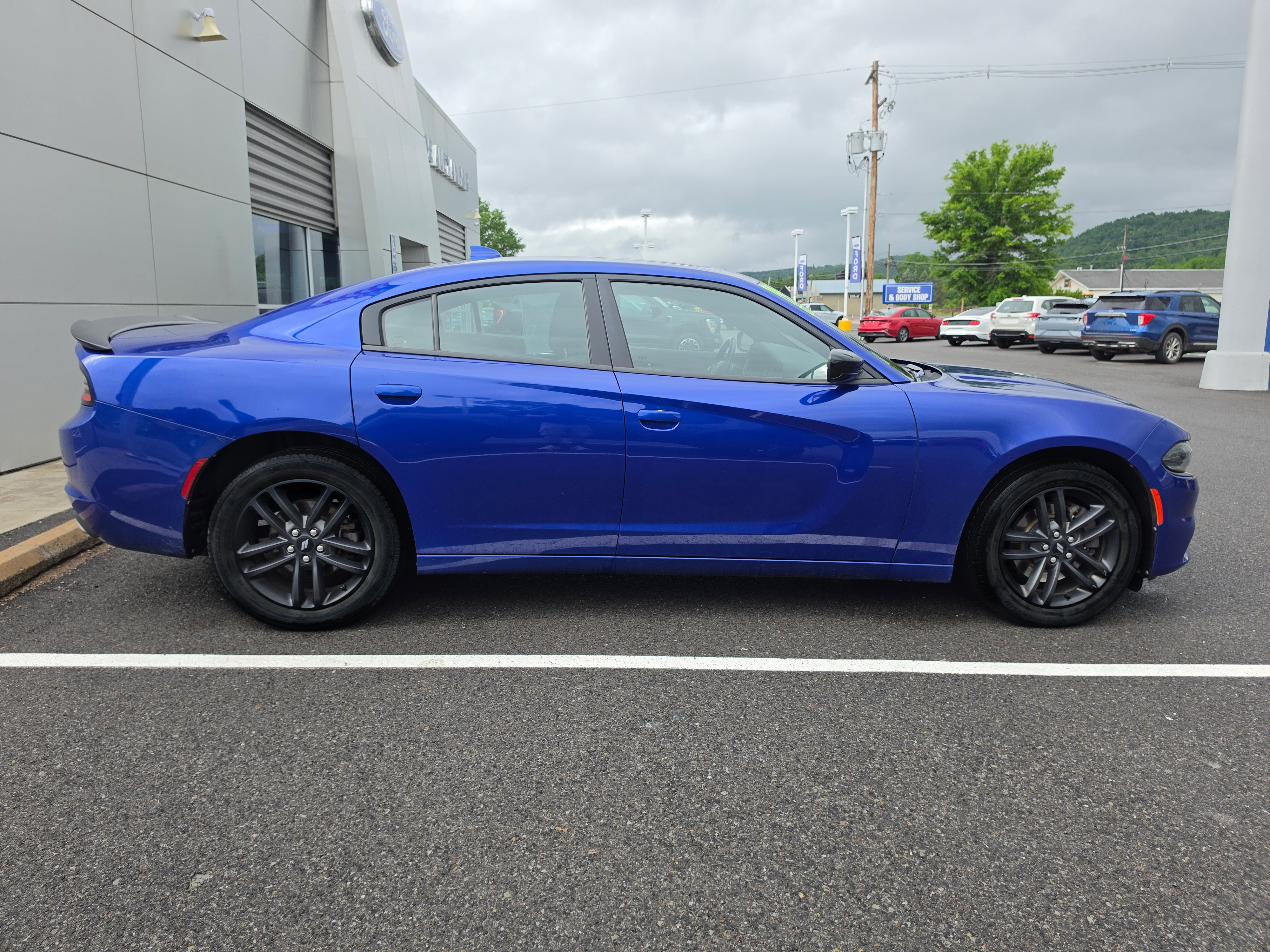 Used 2019 Dodge Charger SXT w/ Blacktop Package AWD/4WD image 2