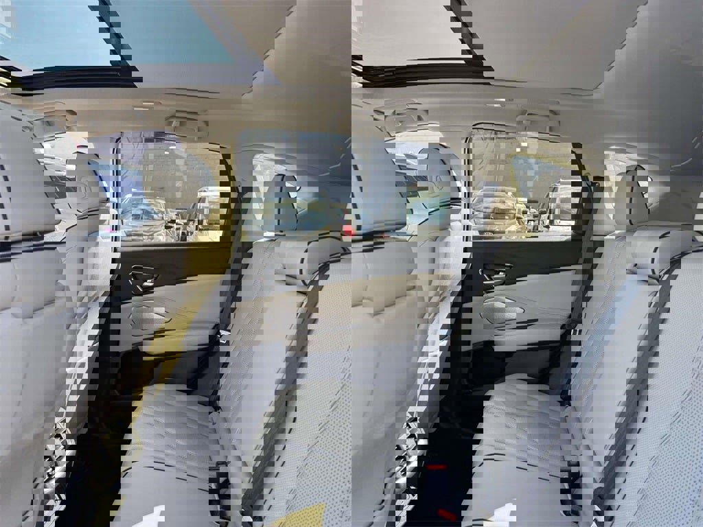 Used 2025 Acura RDX Advance Package SH-AWD image 12