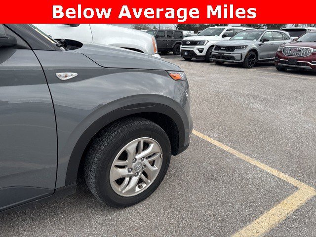 Used 2021 Hyundai Venue SE image 2