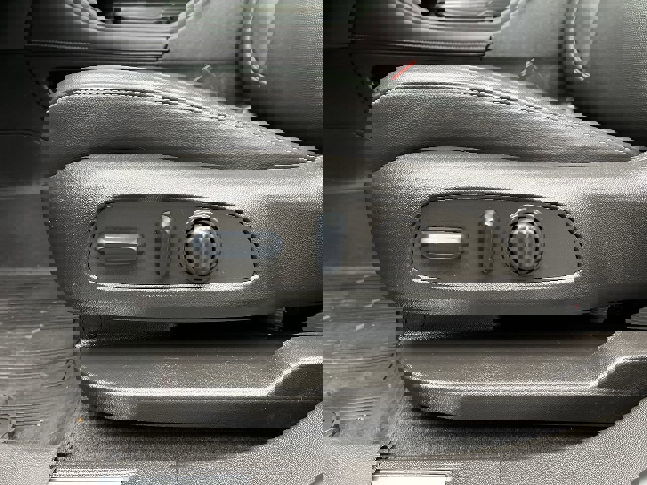 Certified 2022 GMC Acadia SLT w/ Preferred Package image 11