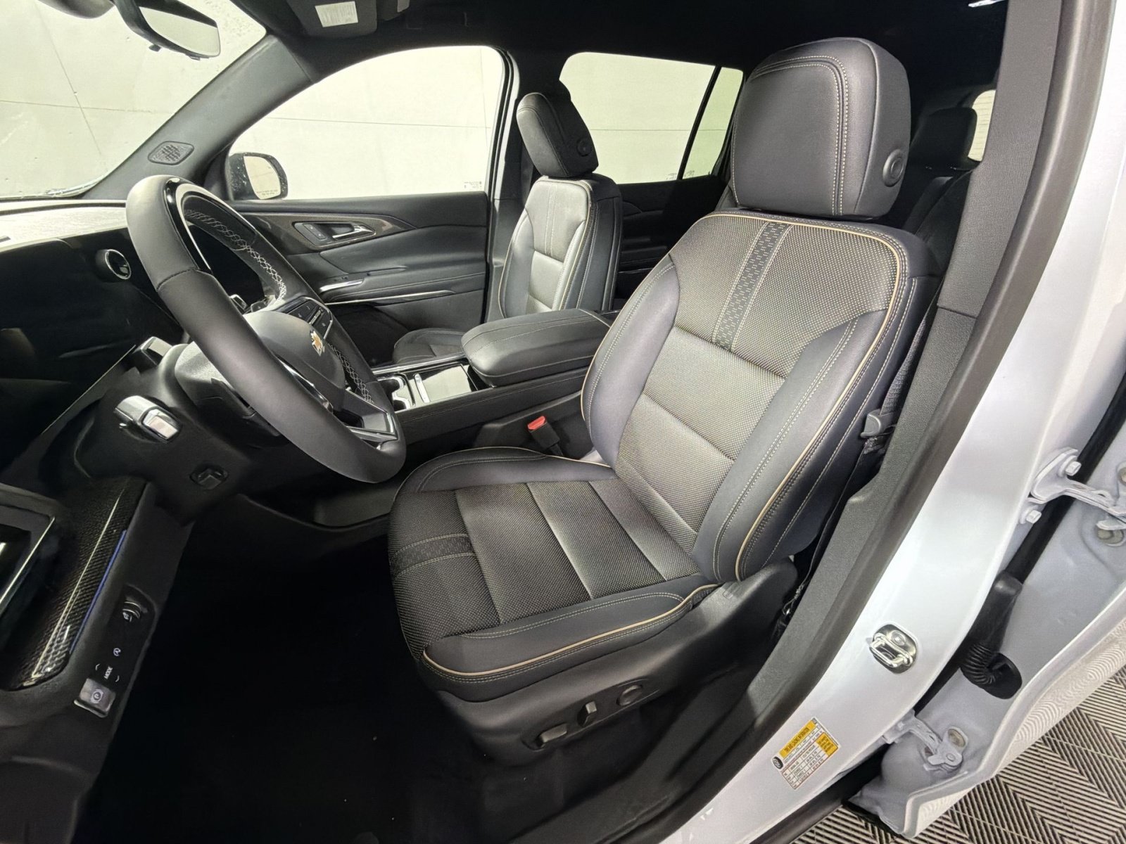 New 2026 Chevrolet Traverse High Country FWD image 14