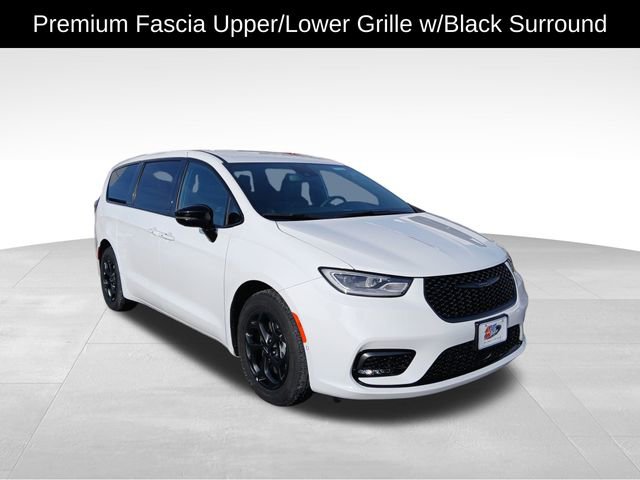 Used 2024 Chrysler Pacifica Select image 8